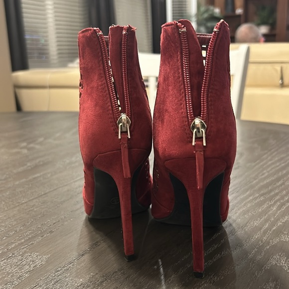 Size 6 Le Chateau Boots - Picture 3 of 4